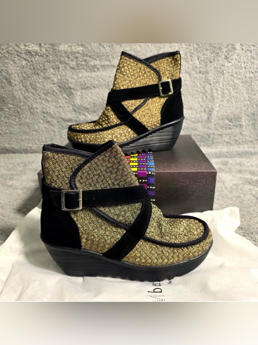 ❤️ Bernie Mev Black and Gold/Bronze Wedge Ankle Boots Size 9 new in box